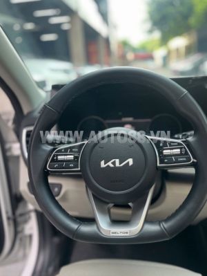 Xe Kia Seltos Premium 1.6 AT 2022