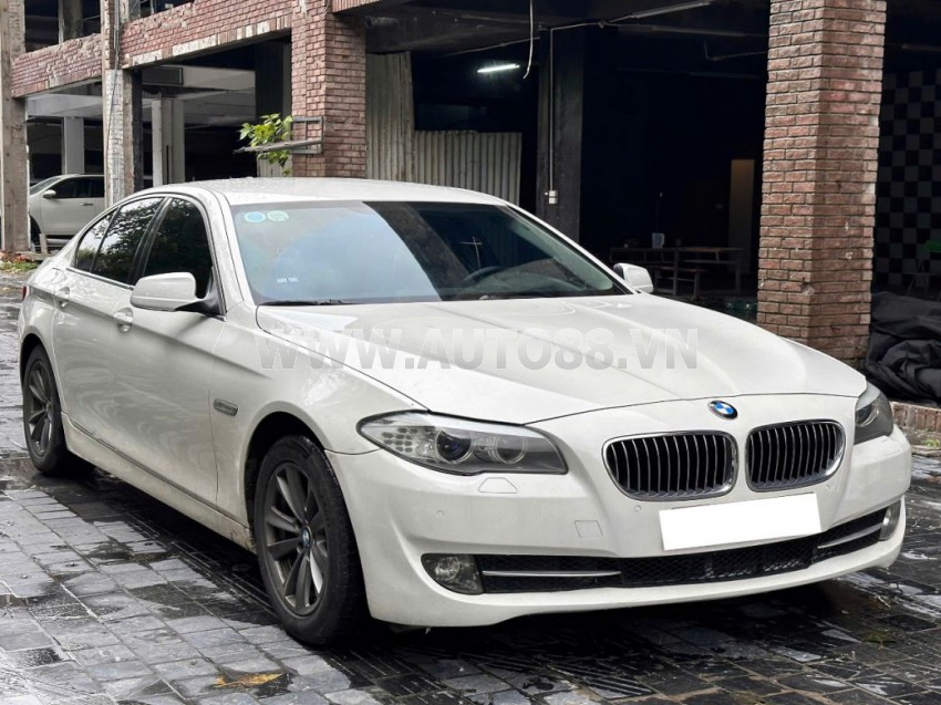 BMW 5 Series 523i 2011